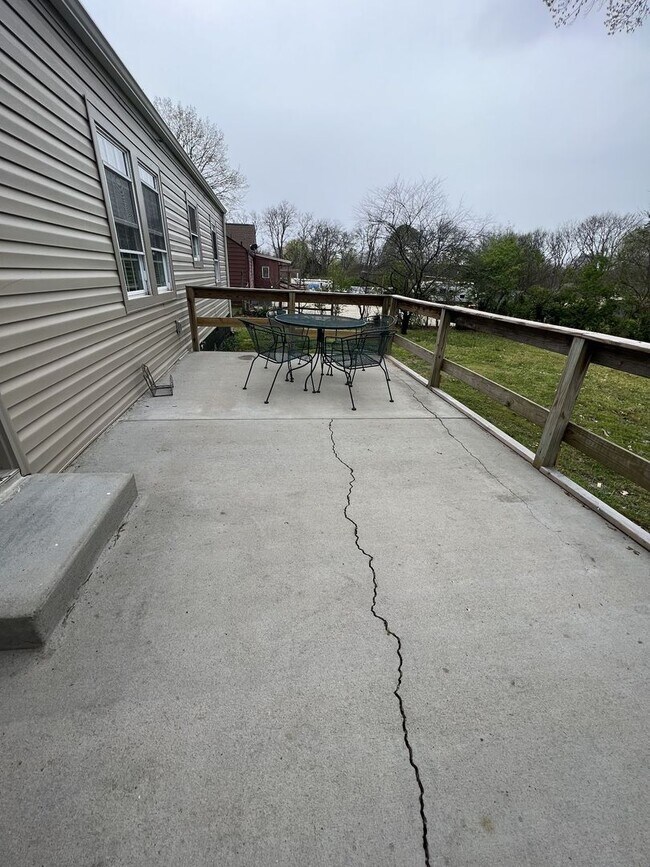 Building Photo - 907 Idlewild Dr