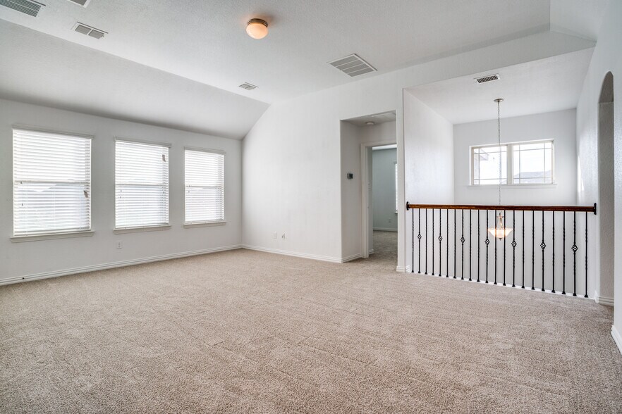 Building Photo - 4546 Frost Ave