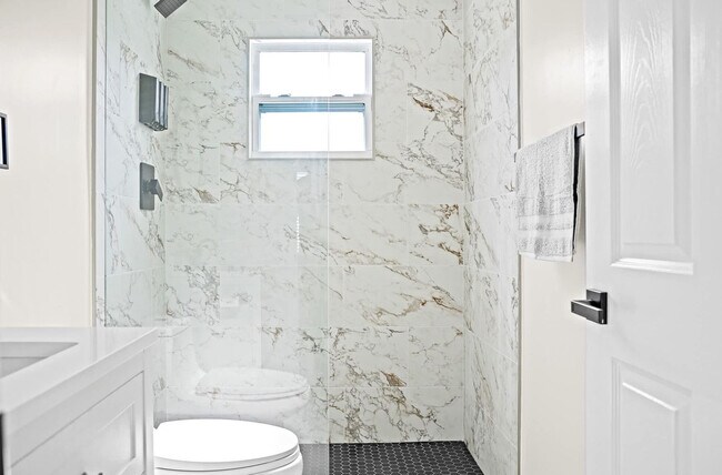 Building Photo - 4603 N Ocean Blvd