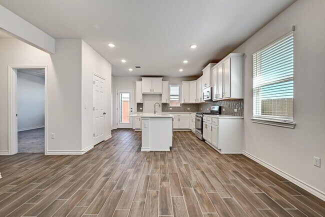 Building Photo - 3000 Sudha Dr