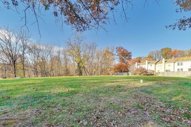 Building Photo - Ellicott City townhome for you!