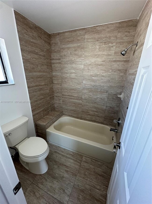 Building Photo - 1281 SW 124th Ct