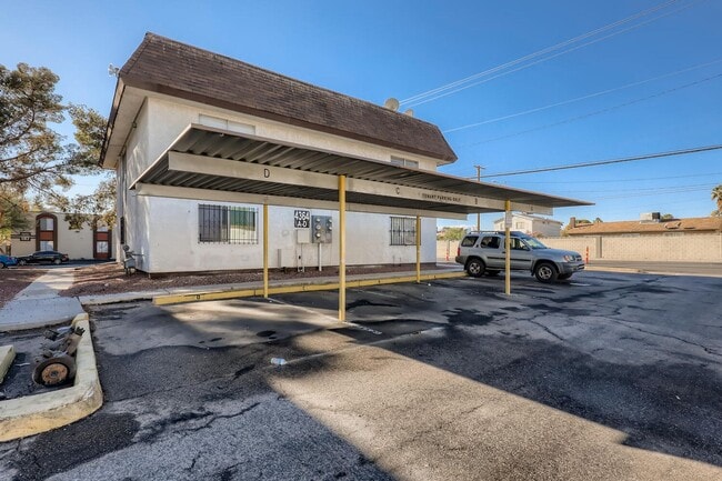 Building Photo - MOVE IN SPECIAL! HALF OFF FIRST MONTH'S RENT - Lovely 2 Bedroom Condo Near the Strip!