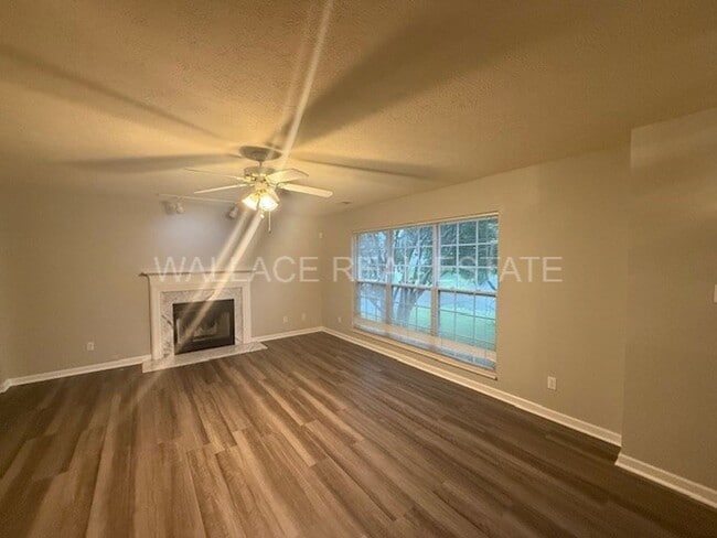 Building Photo - FANTASTIC 3 BEDROOM, 2.5 BATH HOME IN GALL...