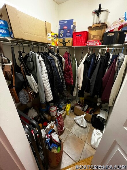 Building Photo - 520 Cambridge St