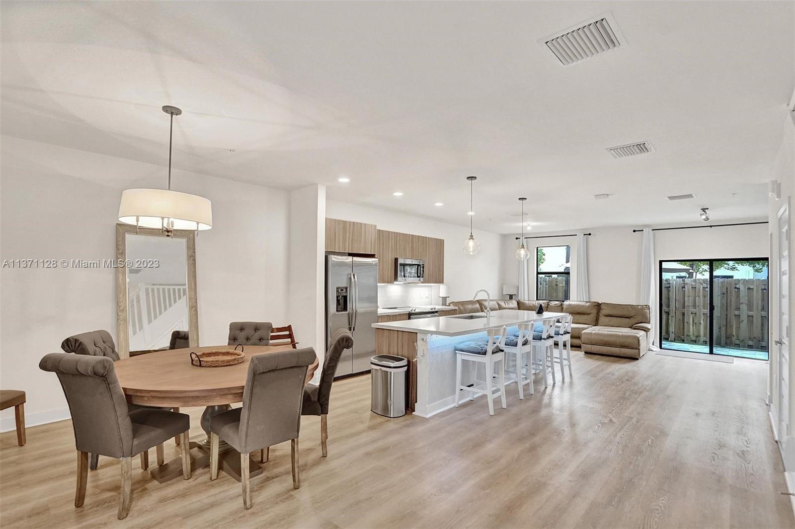 Building Photo - 10437 NW 82nd St