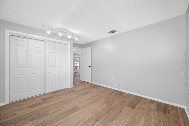 Building Photo - 1932 Oro Ct