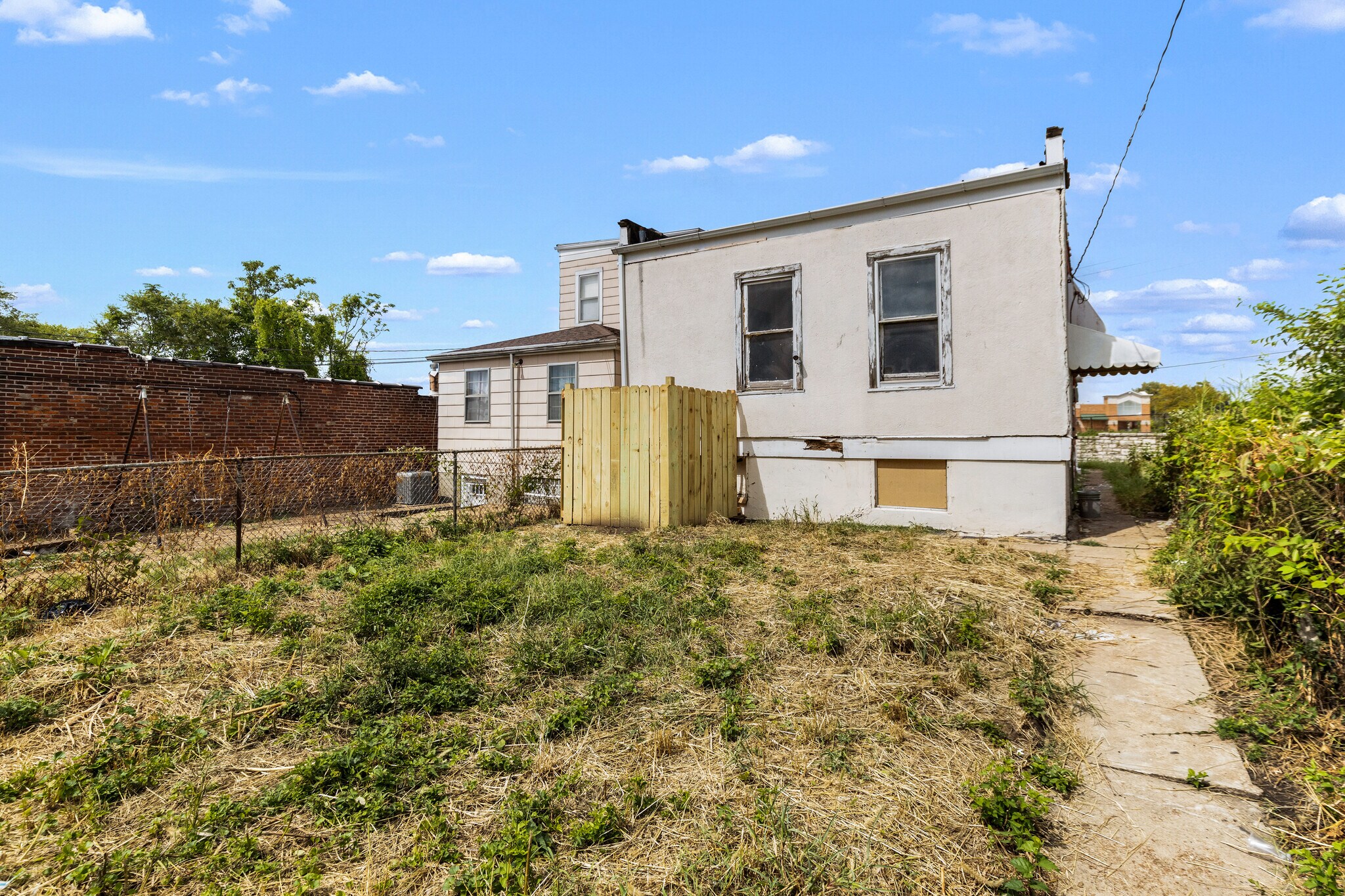 Building Photo - 3630 Tholozan Ave
