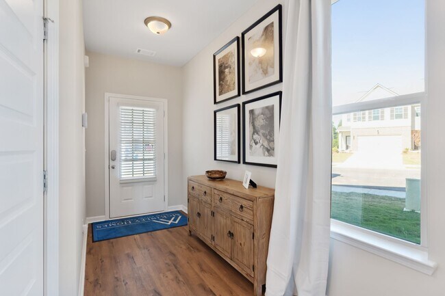 Building Photo - 3 BEDROOM TOWNHOME IN OAKWOOD! Rabun Floorplan