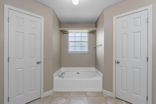 Building Photo - 7968 Lola Cir