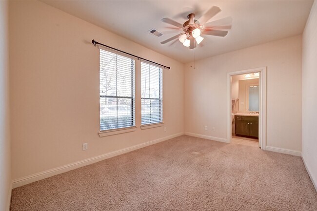 Building Photo - 5211 Eigel St