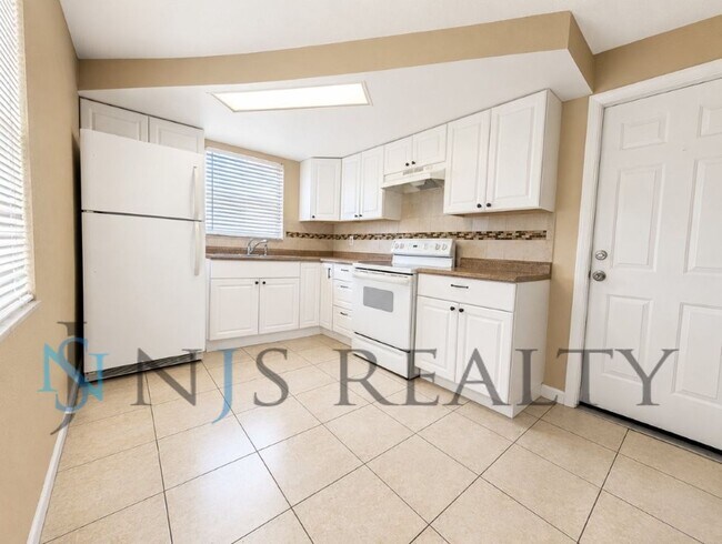 Building Photo - Gorgeous 3/2/1 1200 Sq. Ft. with fenced yard, all tile floors, custom baths and remodeled kitchen!!