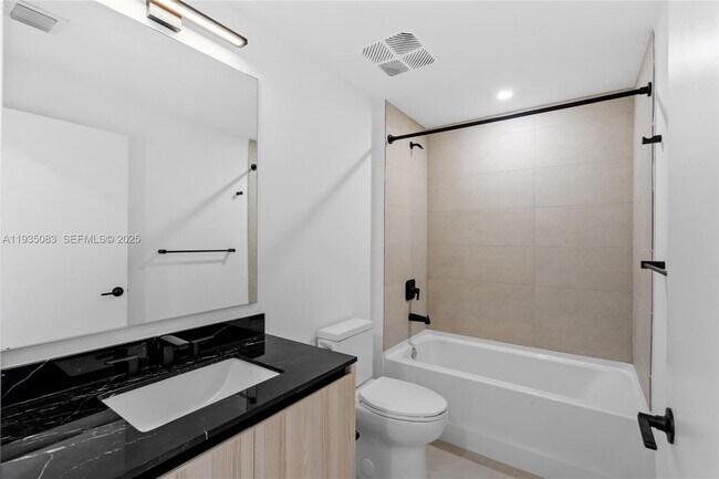 Building Photo - 225 N Miami Ave