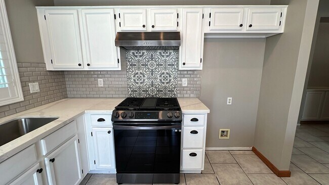 Building Photo - West Palmdale Home