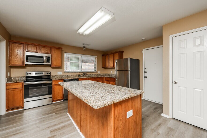 Building Photo - 2405 Becard Dr