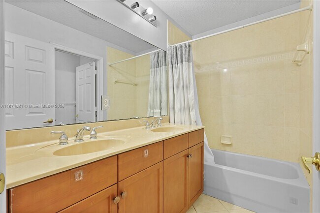 Building Photo - 2658 Sawyer Terrace