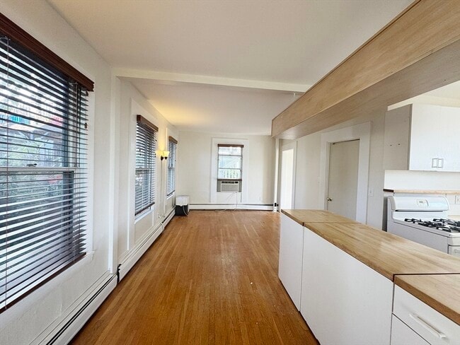 Building Photo - 253 Webster St
