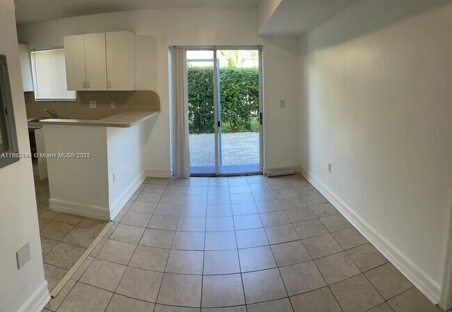 Building Photo - 2721 SE 12th Pl