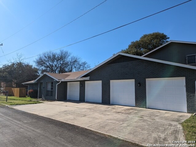 Building Photo - 2330 Blossom Dr