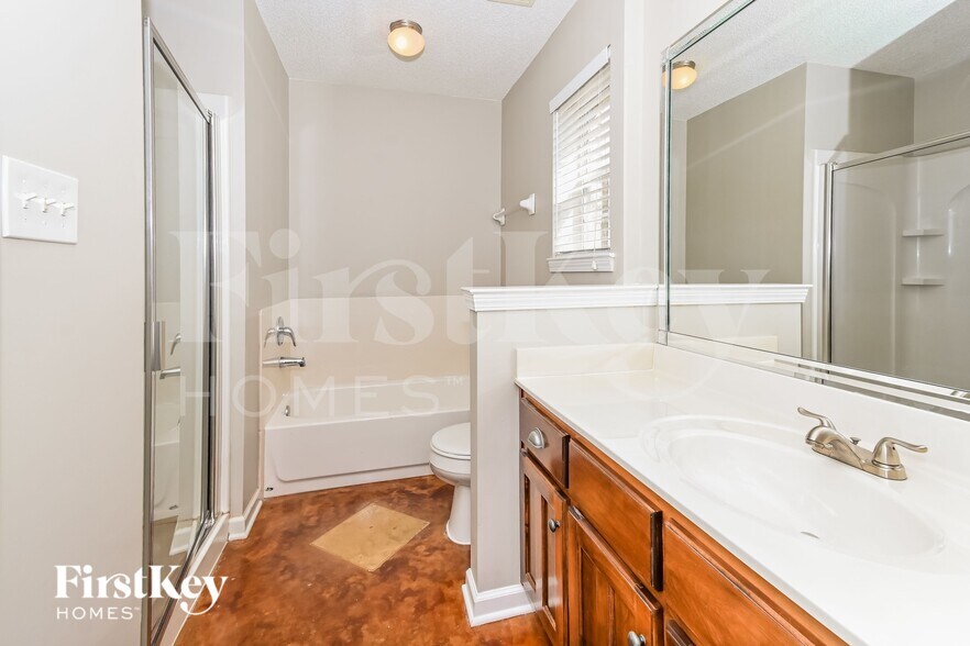 Building Photo - 9843 White Poplar Dr