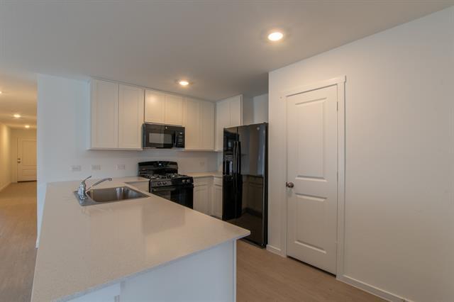 Building Photo - 1605 Parlier St