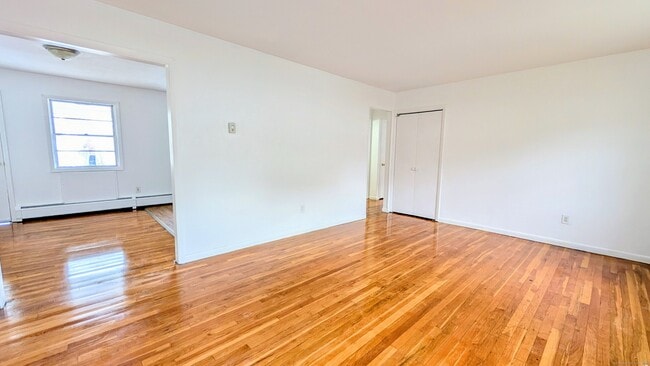 Building Photo - 14 Fairview Dr