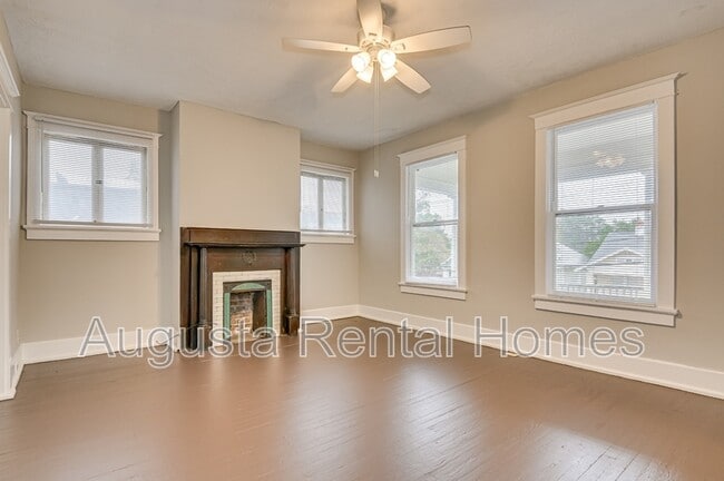 Building Photo - 107 4th St