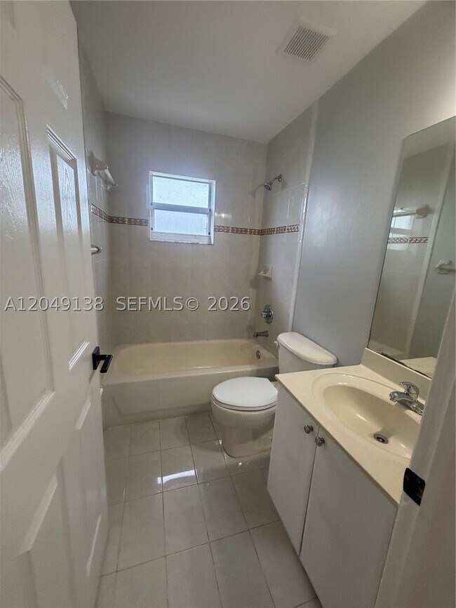 Building Photo - 16925 SW 94th Ave