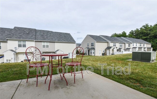 Building Photo - 116 Breezeway Ln