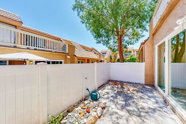 Building Photo - Rare Shorecliff Villas for rent.  2 bd / 2...