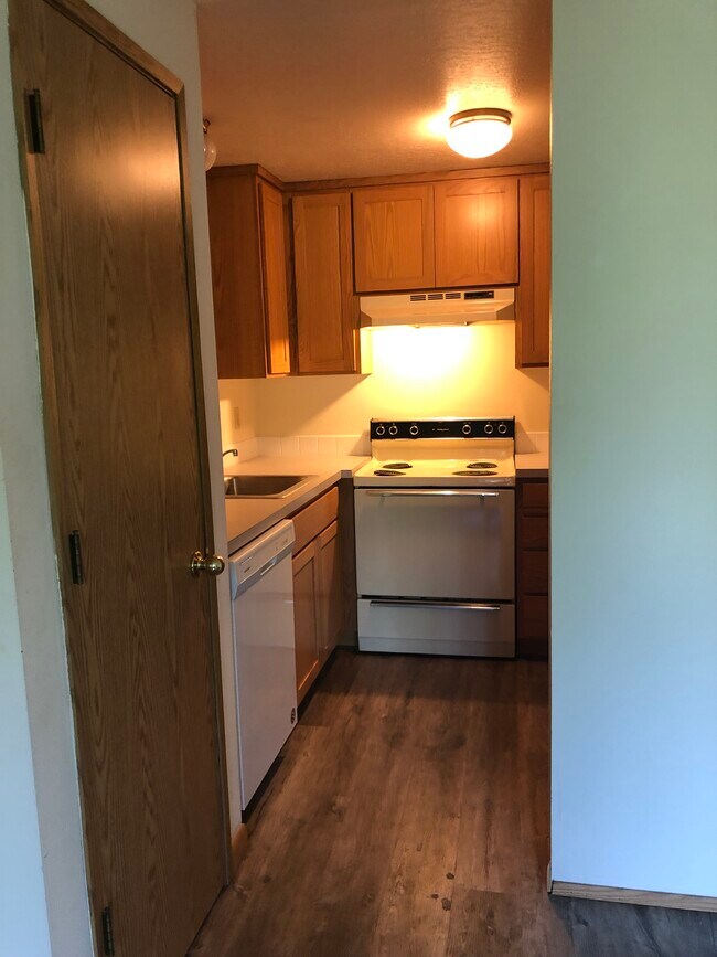 Kitchen - Churchill Downs Apartments