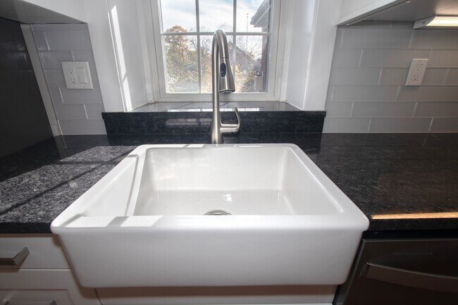 Building Photo - 57 Marcy St