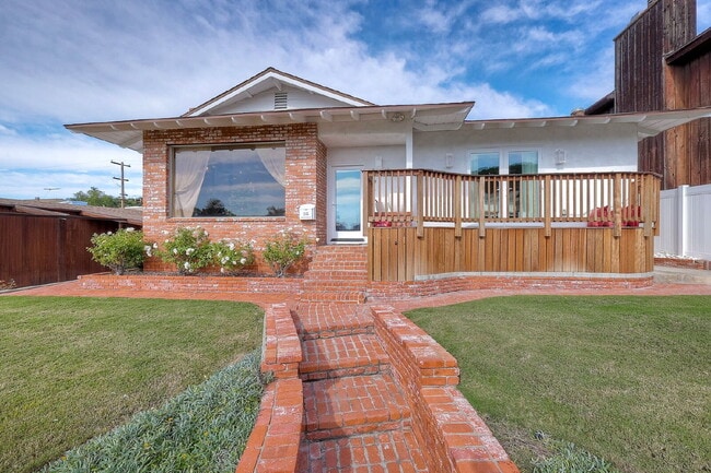 Building Photo - "Charming Coastal Retreat: 3-Bedroom Sanctuary on Agate Street, San Diego"