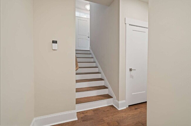 Building Photo - Luxury Townhome with Elevator and Rooftop Terrace