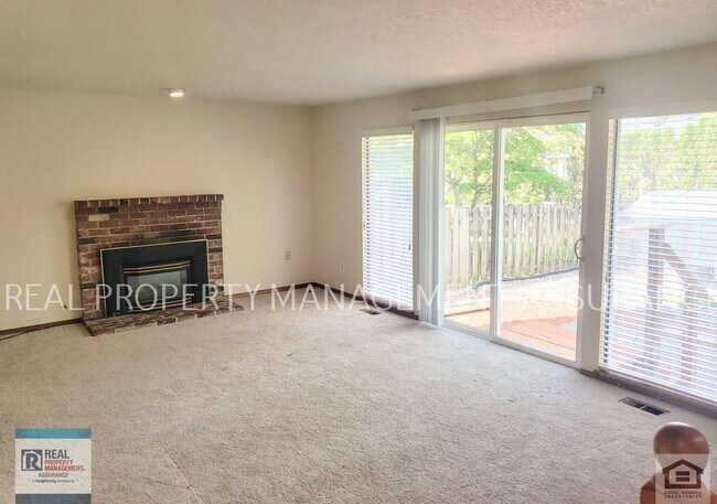 Building Photo - Charming 3 Bedroom Home With A 2 Car Garage!!