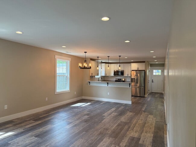 Building Photo - Newer One-Level Home Near Downtown Black Mountain