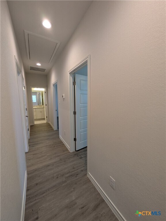 Building Photo - 360 Caveside Dr