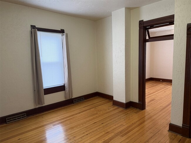 Building Photo - 807 Maupin Ave