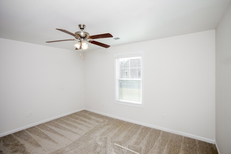 Building Photo - 457 Conifer St