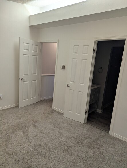 Building Photo - 47 Summer Oaks Dr