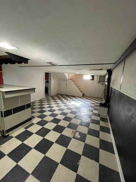 Building Photo - 1641 W Adams St