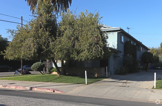 Primary Photo - 5307-5309 Lincoln Ave