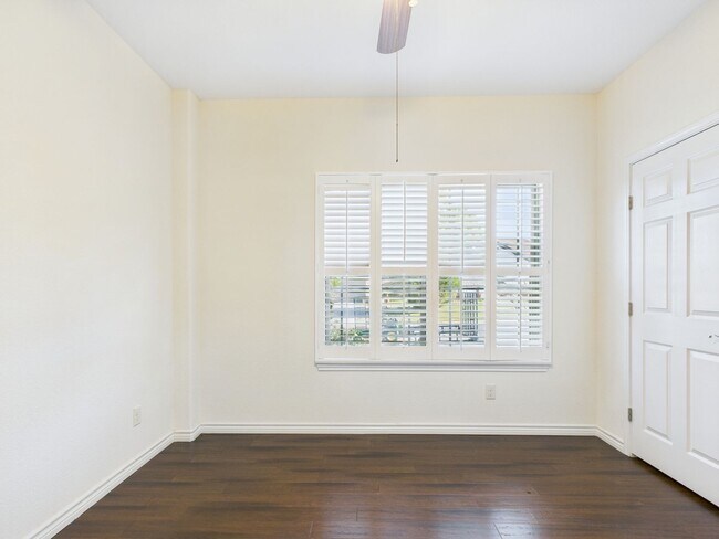 Building Photo - Sunroom Serenity & Backyard Bliss Retreat