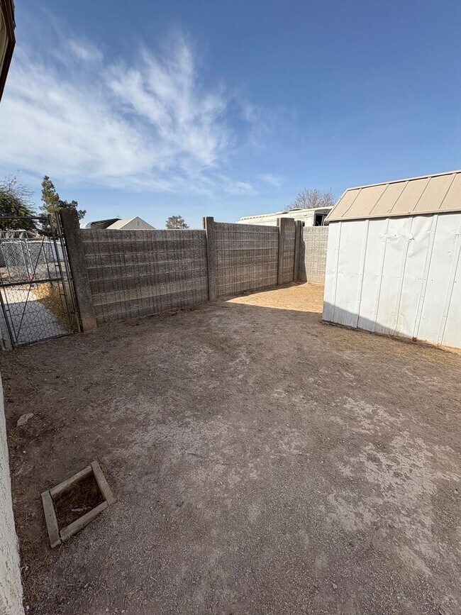 Building Photo - 5230 E Owens Ave