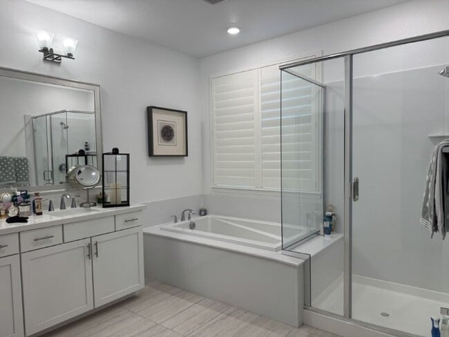 Building Photo - Beautiful 5-Bedroom Home with Solar