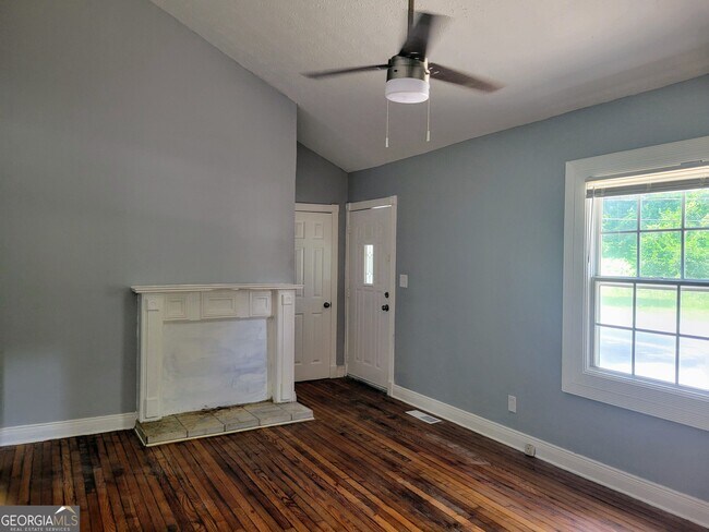 Building Photo - 1366 Campbellton Rd SW