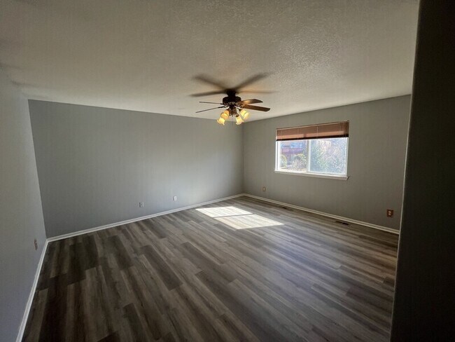 Building Photo - 1324 W 111th Pl