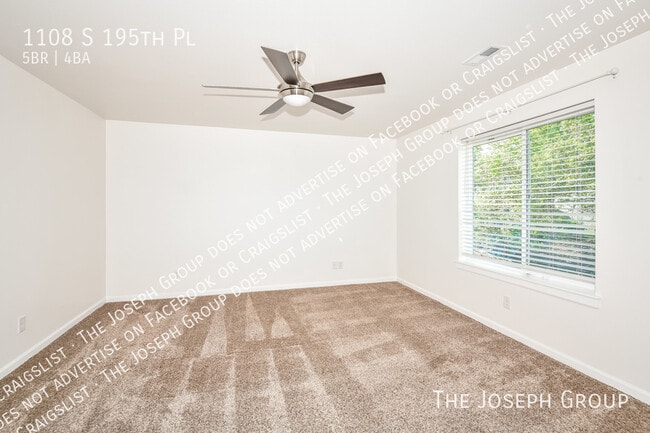 Building Photo - 1108 S 195th Pl