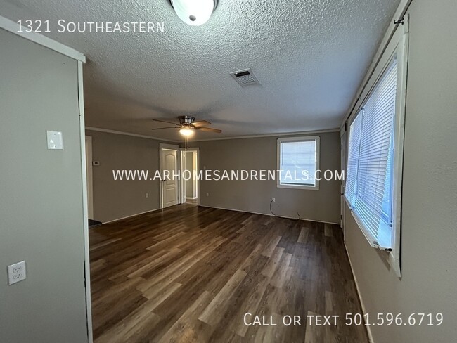 Building Photo - 1321 Southeastern-
