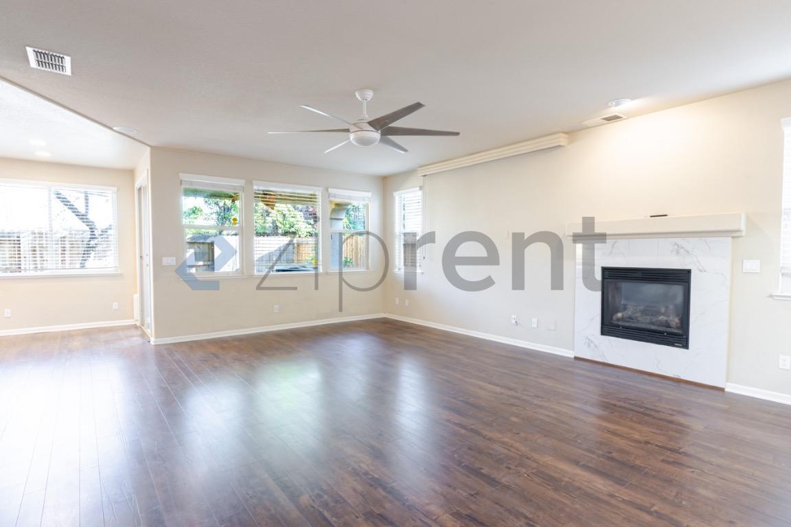 Building Photo - 3334 San Vicente Rd